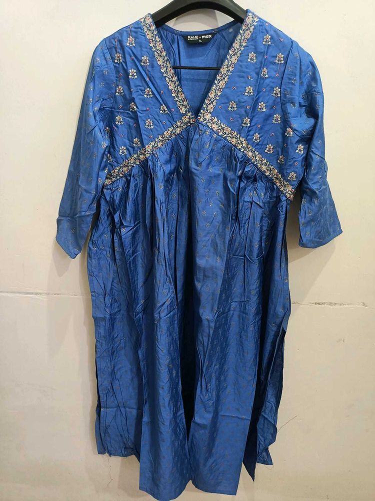 Blue Embroidered V-Neck Kurta