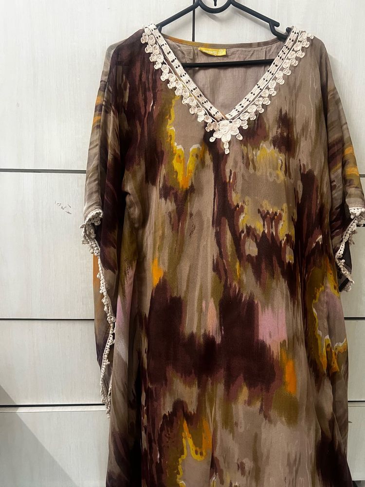 Elegant Printed kaftan with Lace Detail