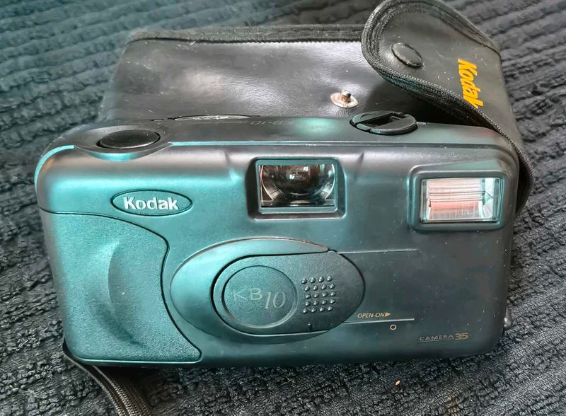 🚨Vintage Kodak Film Camera with Case