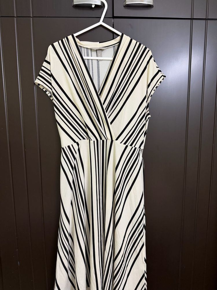 H&amp;M Chic Striped Midi Dress