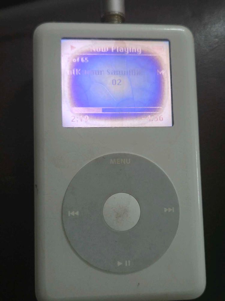 Apple iPod Classic 4th Gen - Silver with charger