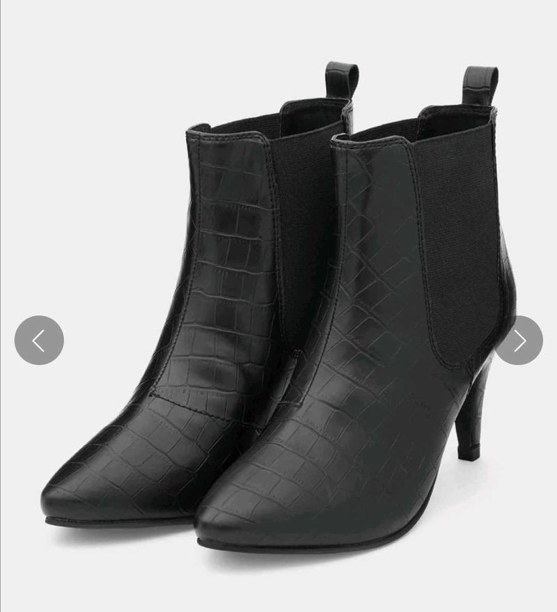 ❗ADORLY❗ pencil pointed boots