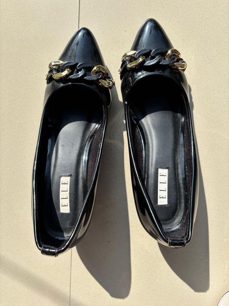 Chic Black Patent Chain Detail Flats