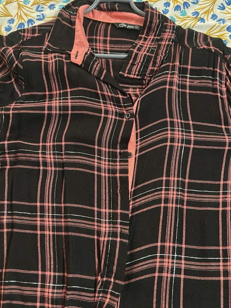 Chic Plaid Button-Up Shirt with L size