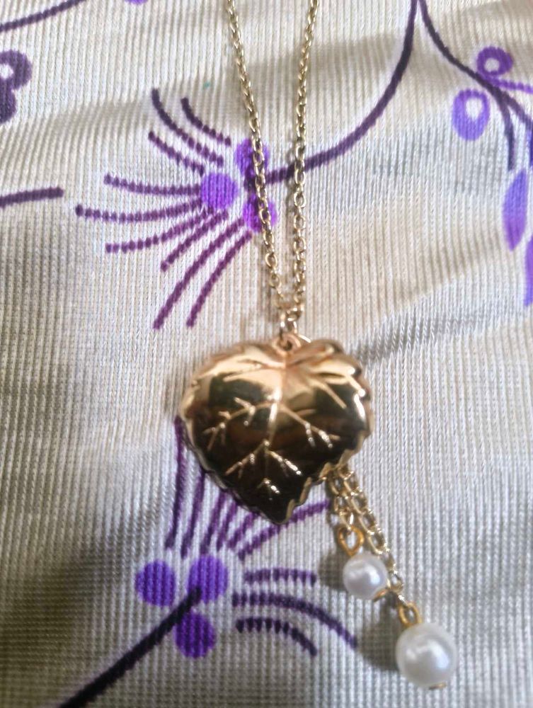Gold Leaf Necklace with Pearls