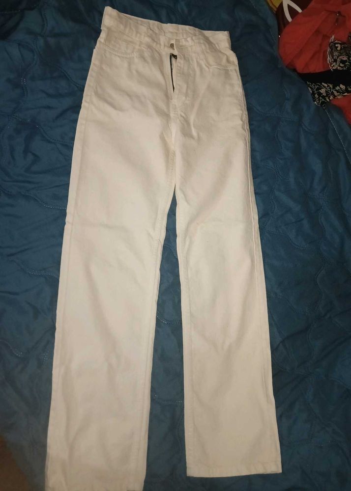 Chic White Wide-Leg Jeans