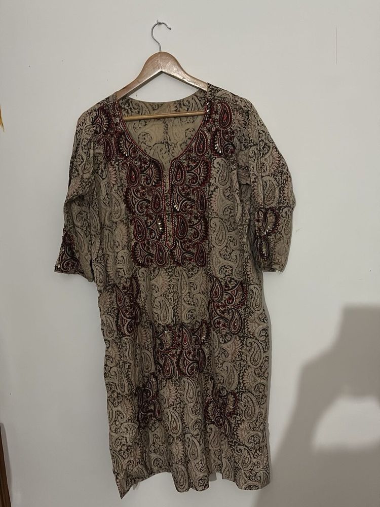 Elegant Paisley Print Kurta