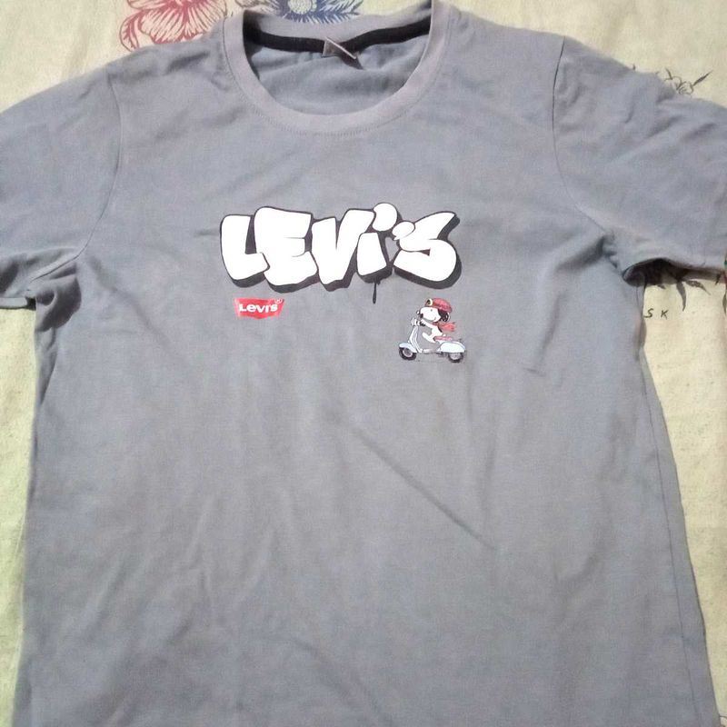 Levi's Grey T-Shirt with Fun Graphic