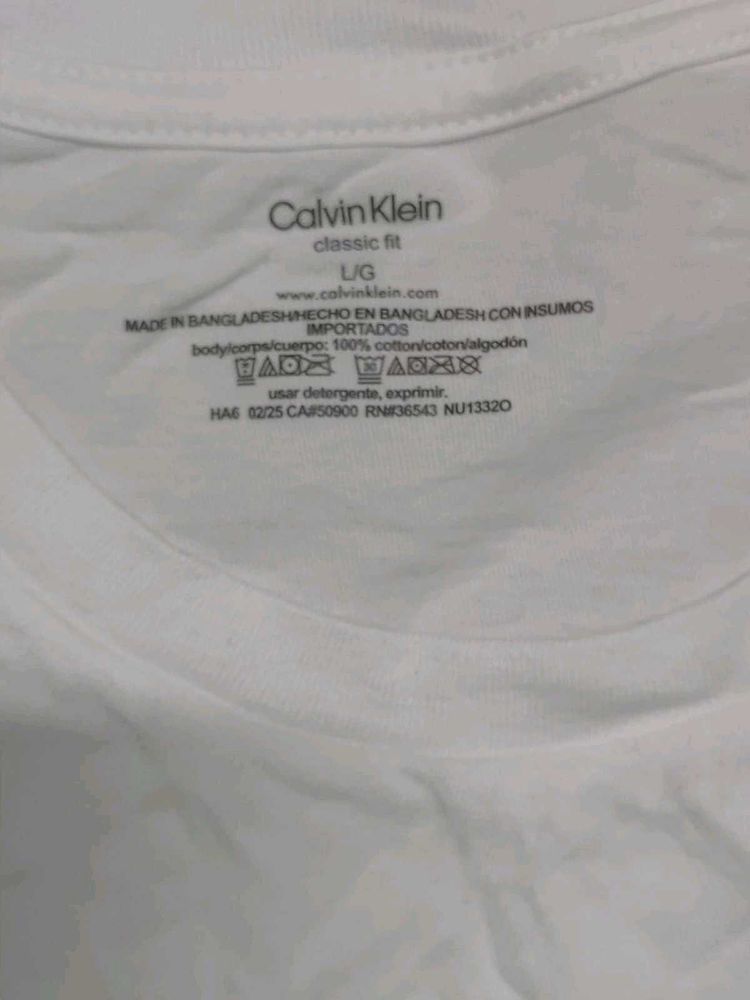 Calvin Klein Classic Fit T-Shirt