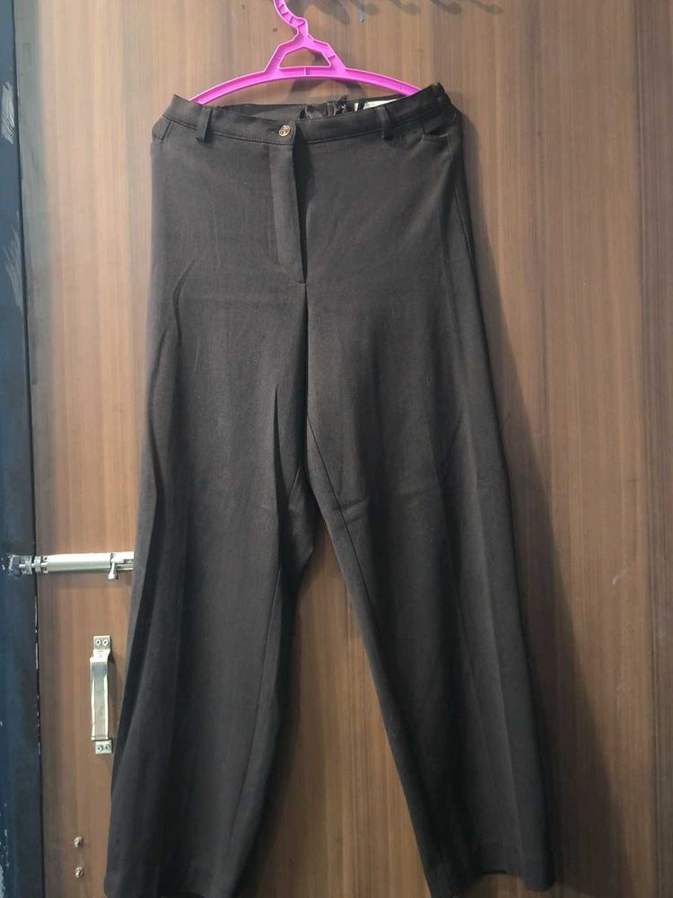Stylish Wide-Legged Trousers