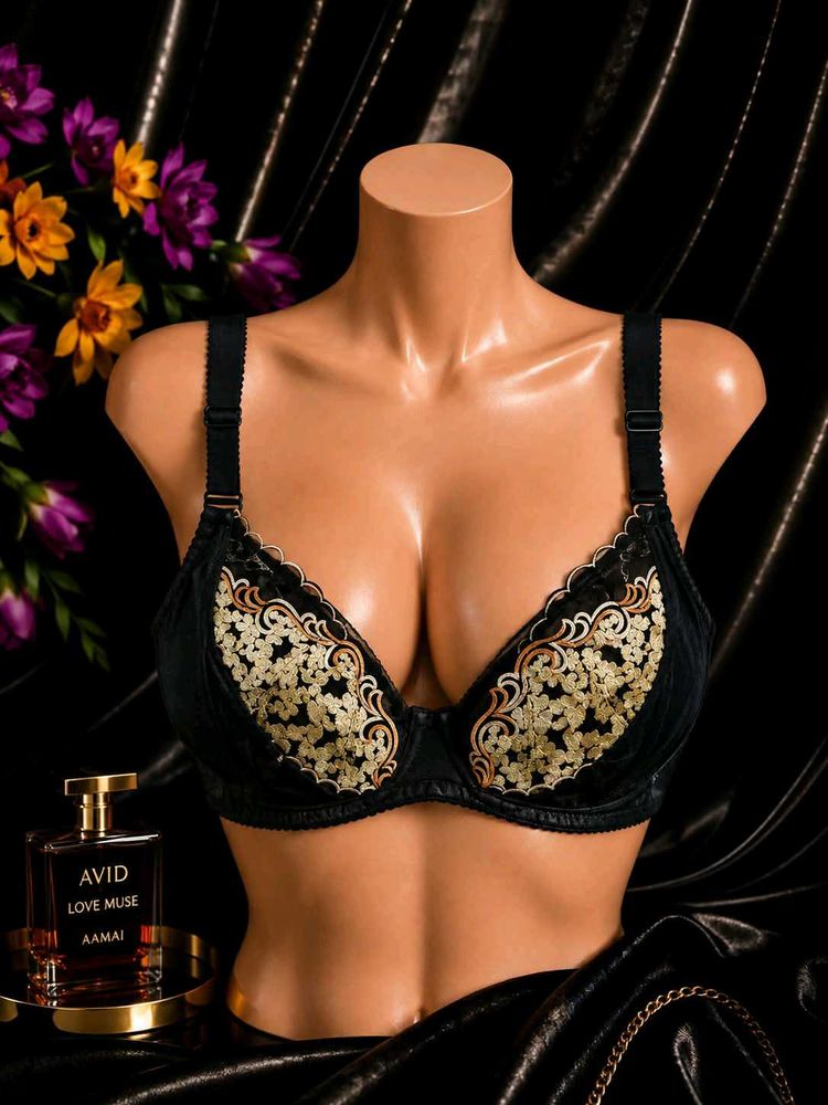 🇳🇿💫🎀Elegant Black Bra with Gold Embroidery