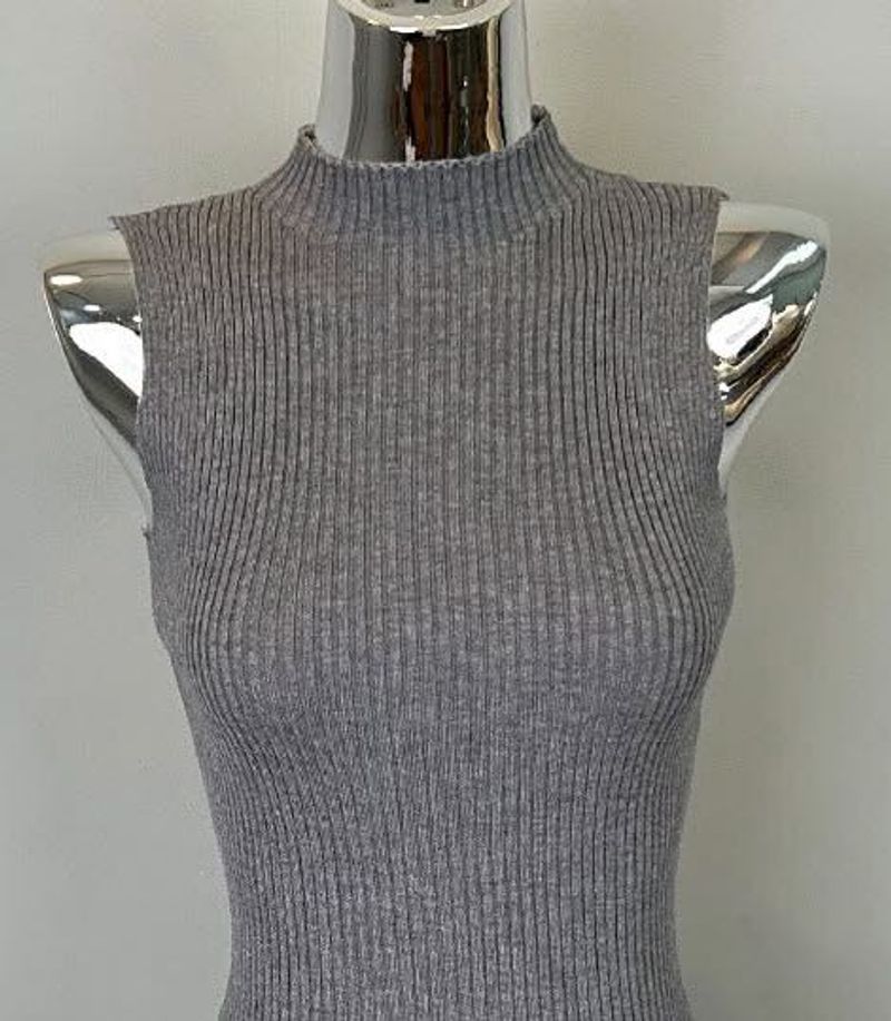 Sleeveless Mock Neck Ribbed Crop Top