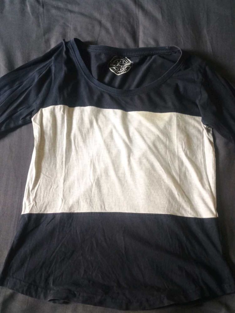one sided full sleeve t shirt for wom
