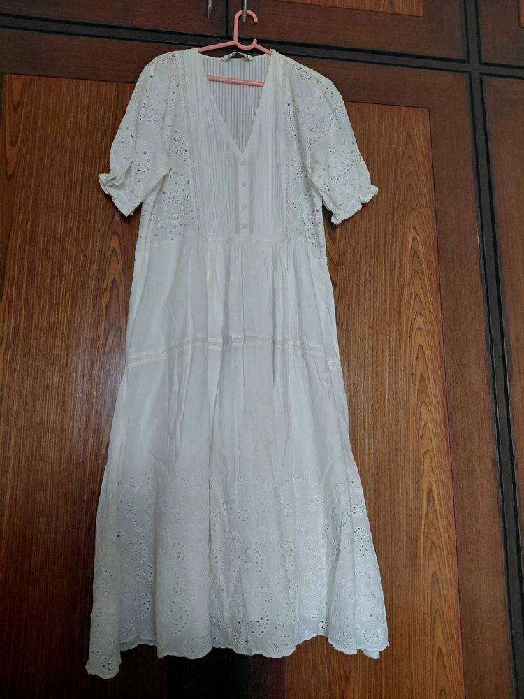 ZARA Chic White Broderie Anglaise Dress