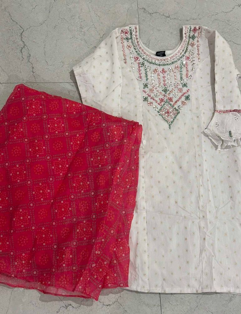 Elegant White Kurta Set with Pink Dupatta