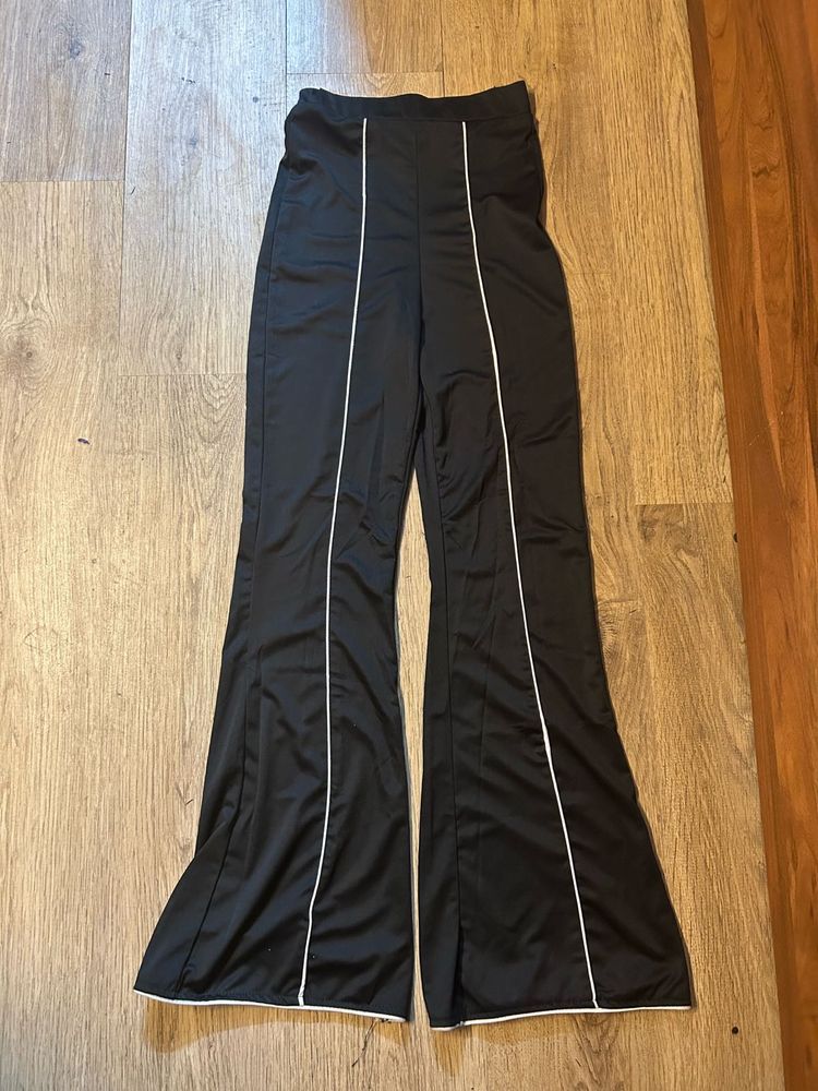Chic Black Flared Leggings