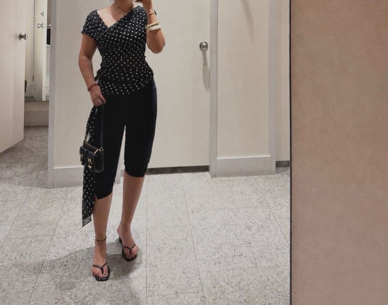 Levis Black Capri Pants