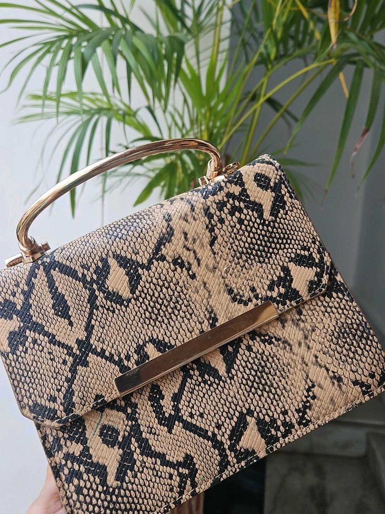 Chic Snake Print Clutch Bag