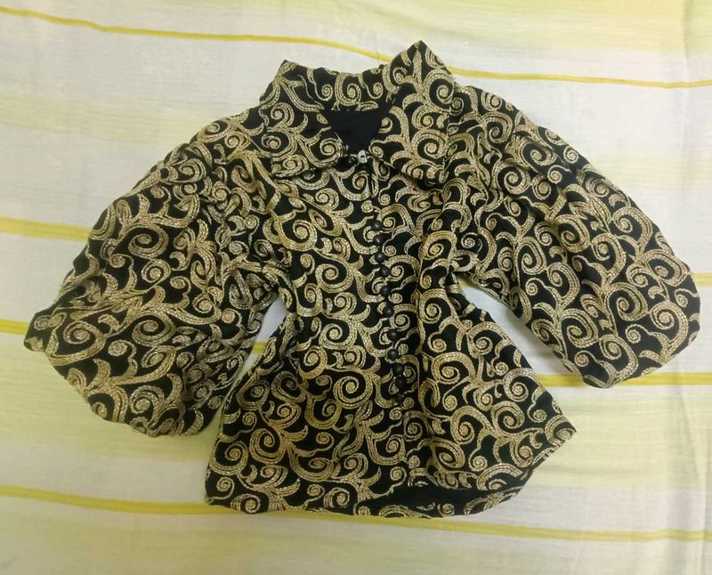 SALE ❗❗❗❗black&amp;gold festive puff sleeve crop top/