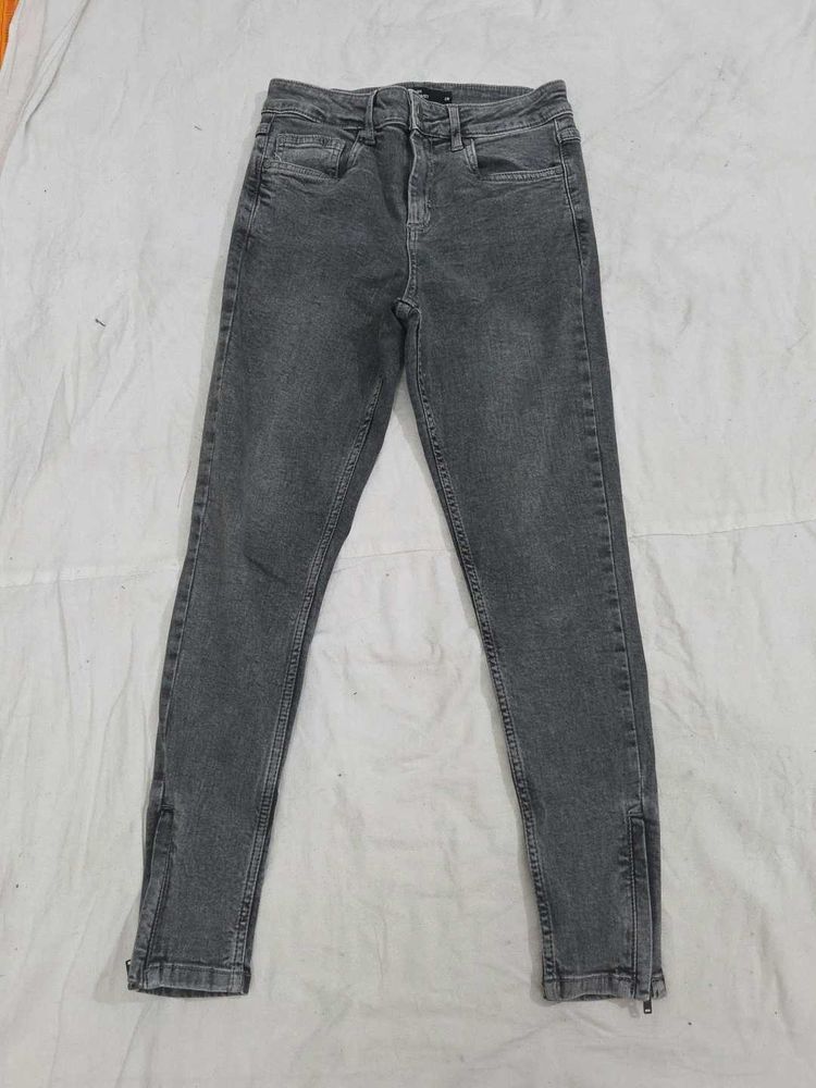 Stylish Grey Denim Jeans with Zipper Detail