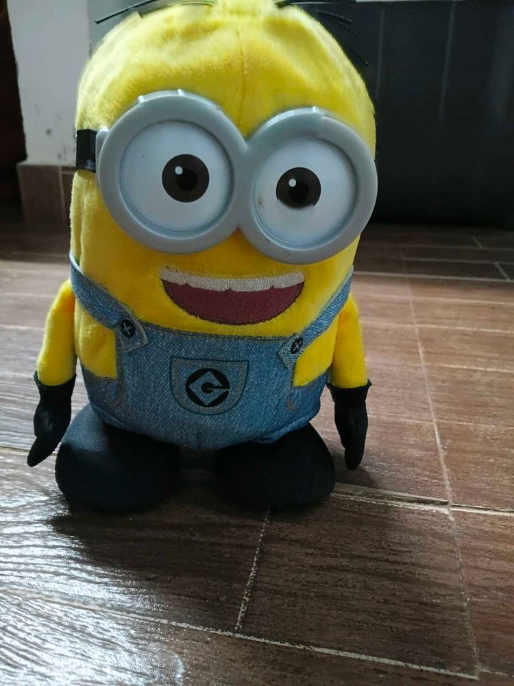 amazing talking minion toy