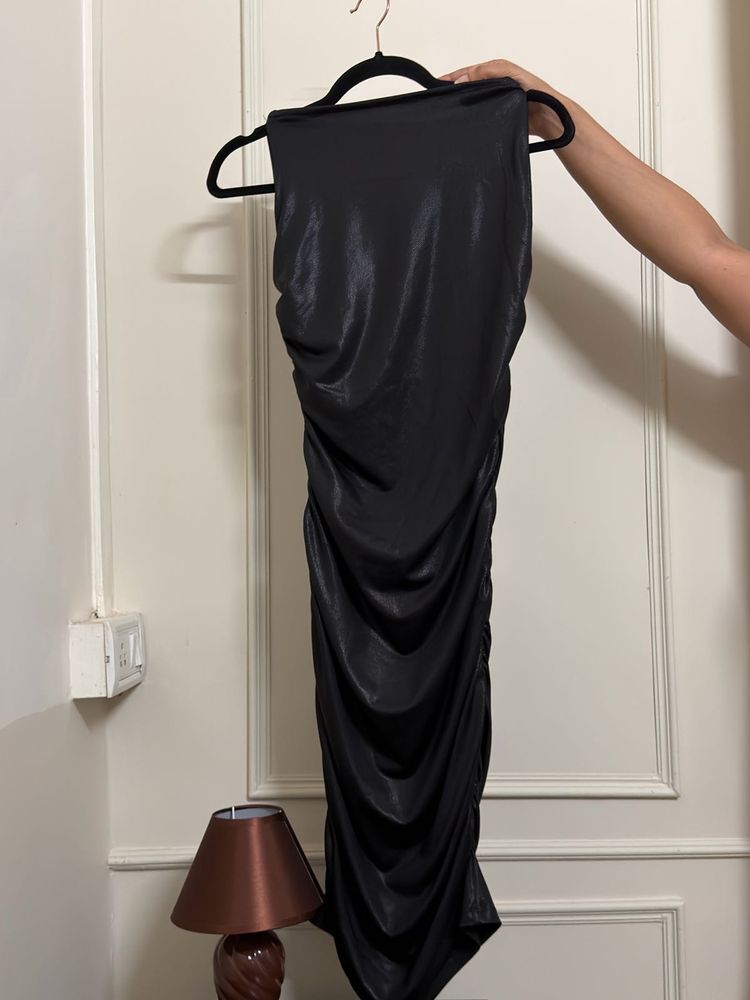 Sleek Black Ruched Midi Dress