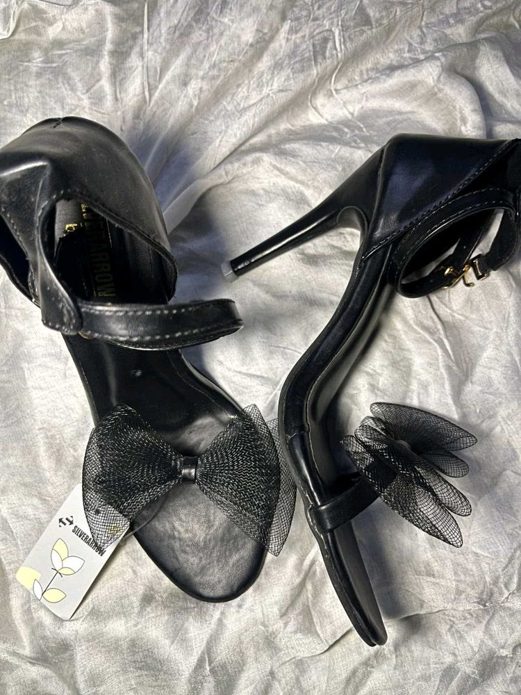 Chic Black Heels with Bow Detail