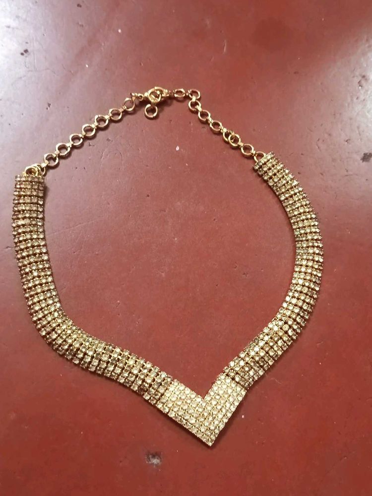 Sparkling V-Neck Choker Necklace
