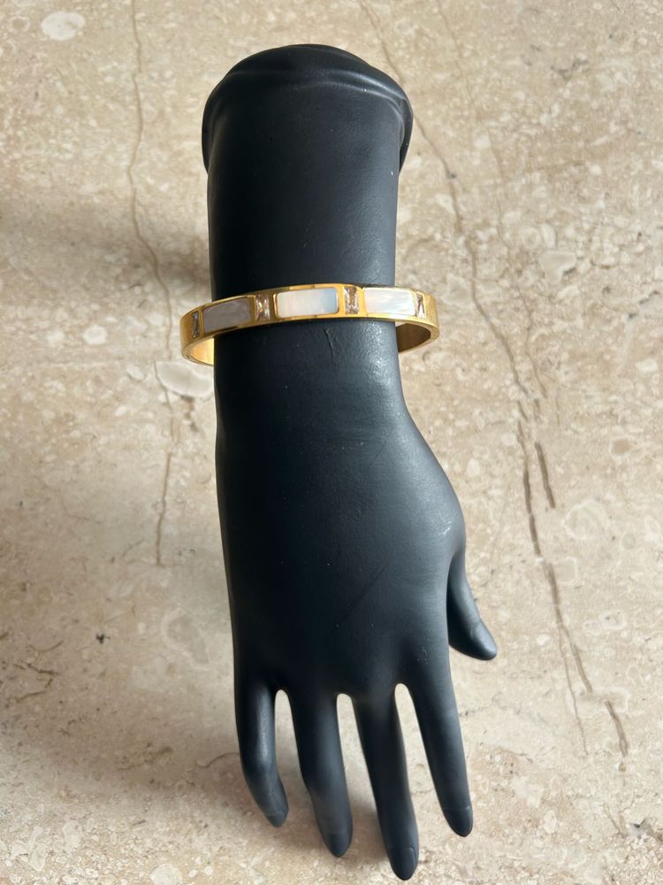 Elegant Gold-Tone Bangle Bracelet