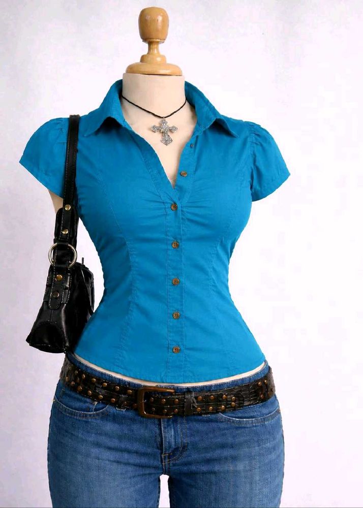 💙🪩 Y2K Blue Fitted Button-Up Top 🪩💙