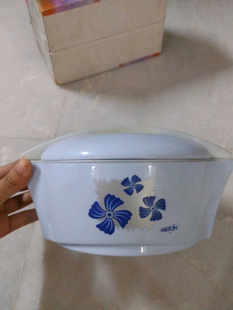 Milton Lifestyle Casserole Set ( NEW and packaged)