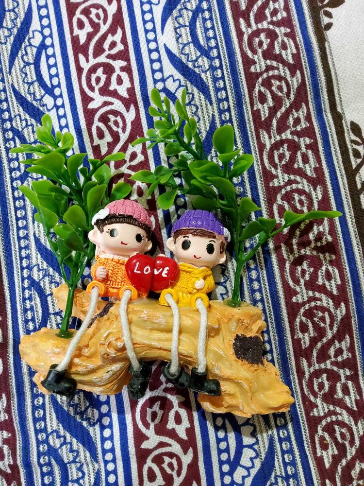 Cute Couple Showpiece for Home Decor