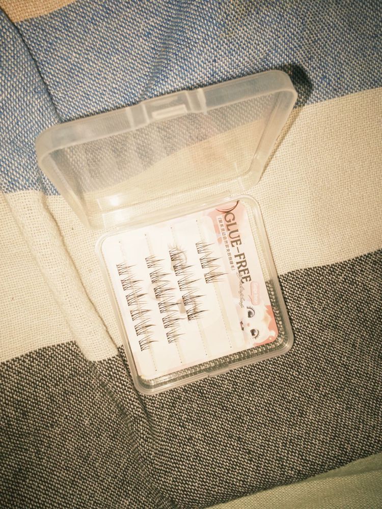 Glue-Free False Eyelashes