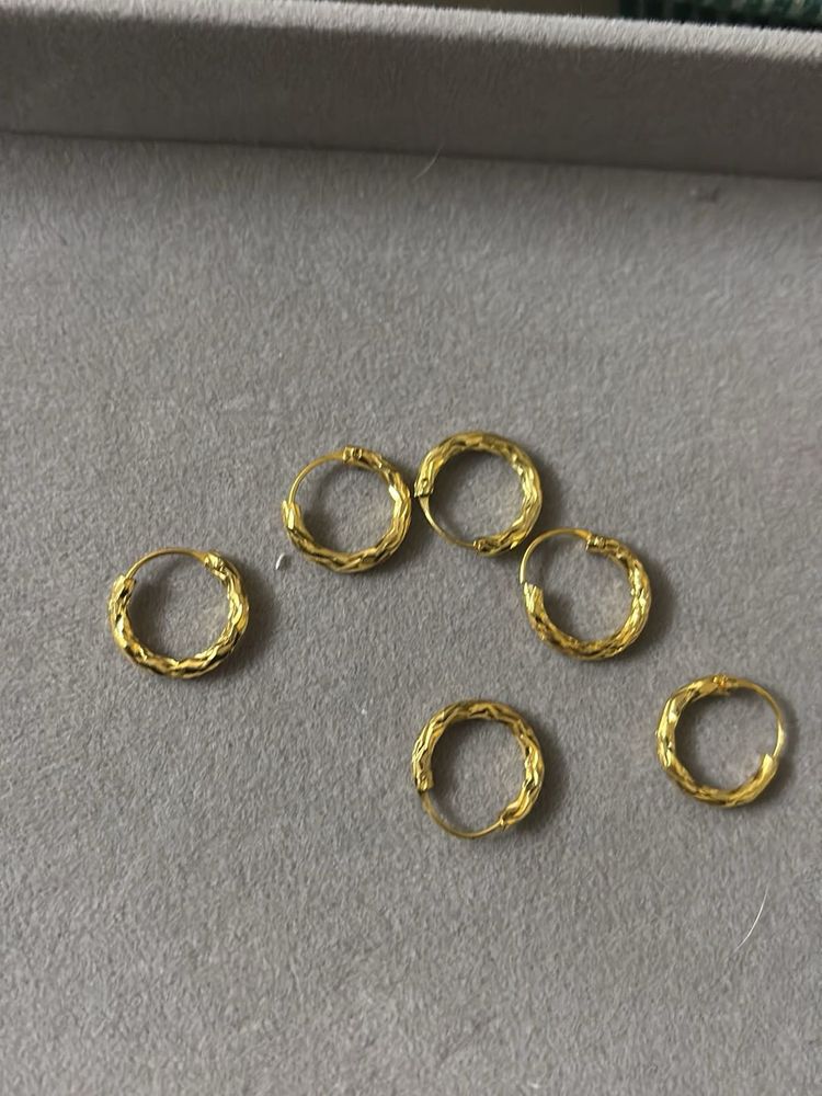 Chic Gold Hoop Earrings