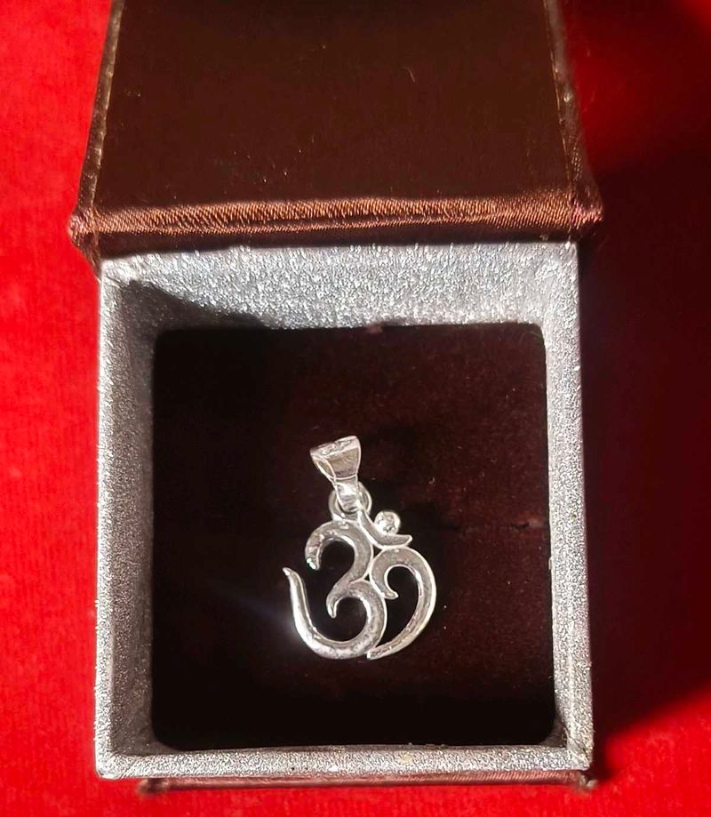 Silver Om Pendant