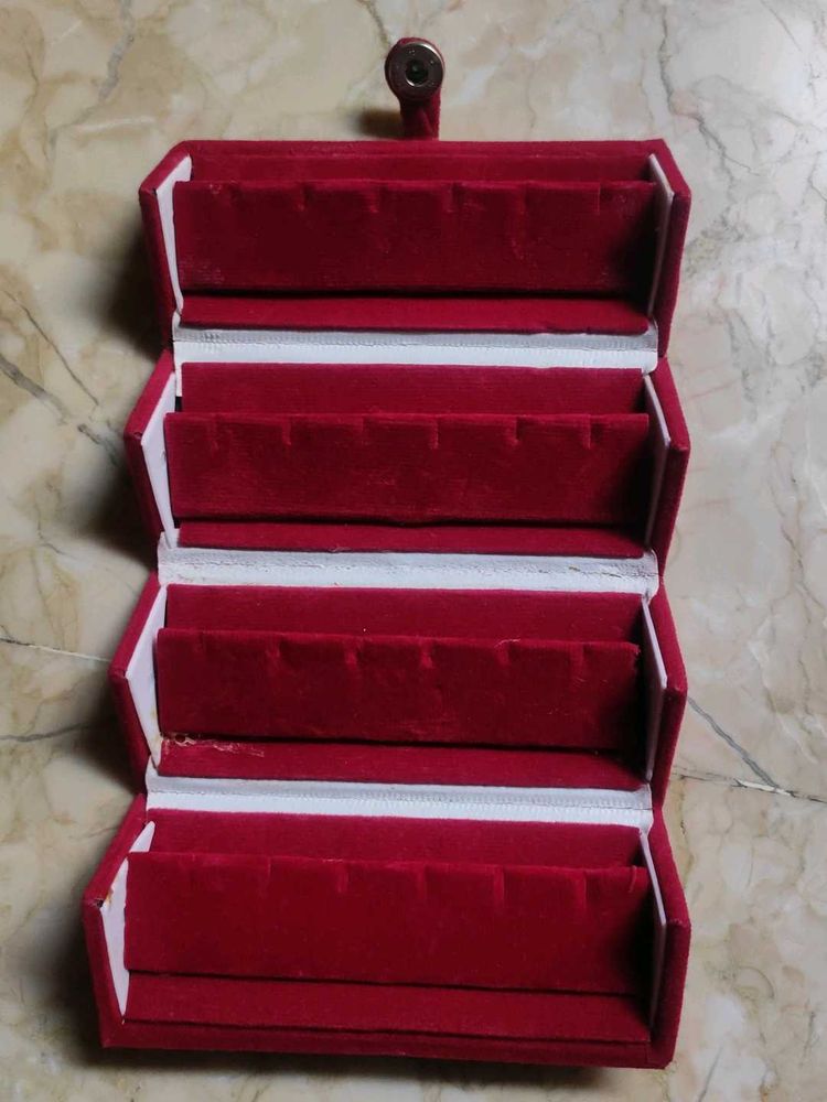 Red Velvet Earings Organizer Box