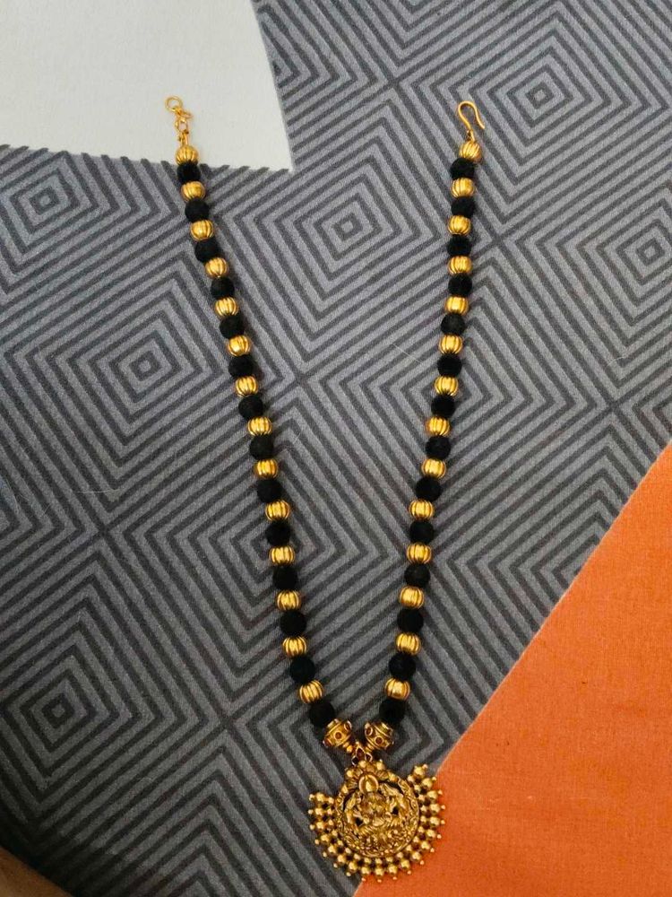 Elegant Black &amp; Gold Necklace