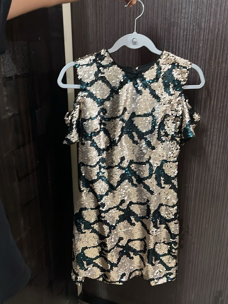 Embellished bodycon cold shoulde