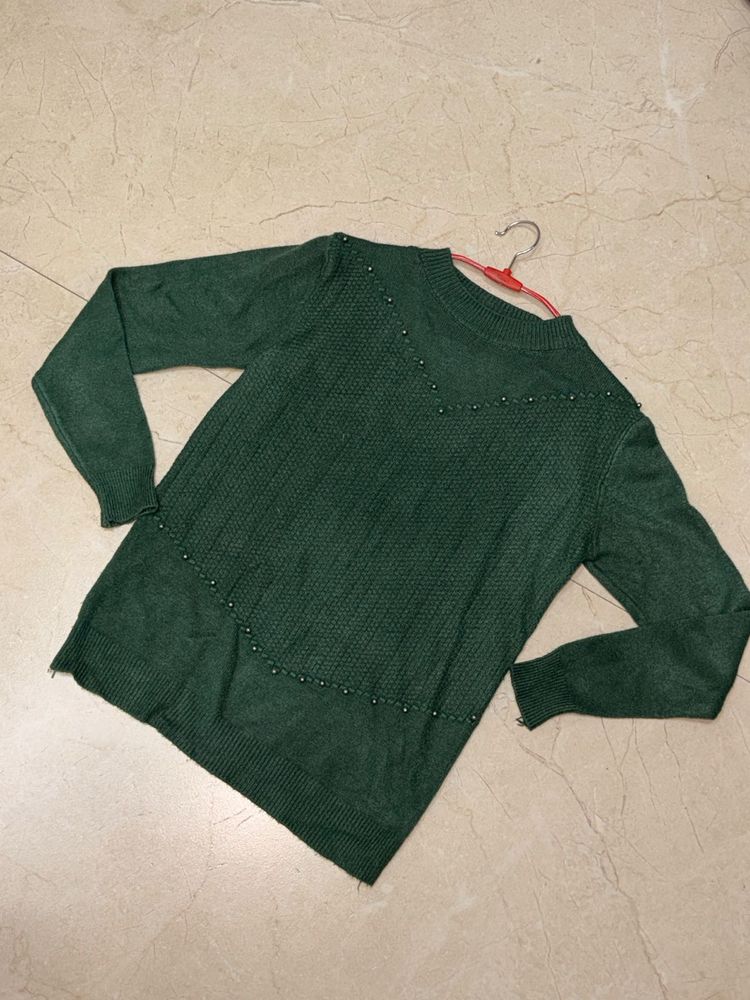 Chic Green Pearl Embellished Sweater