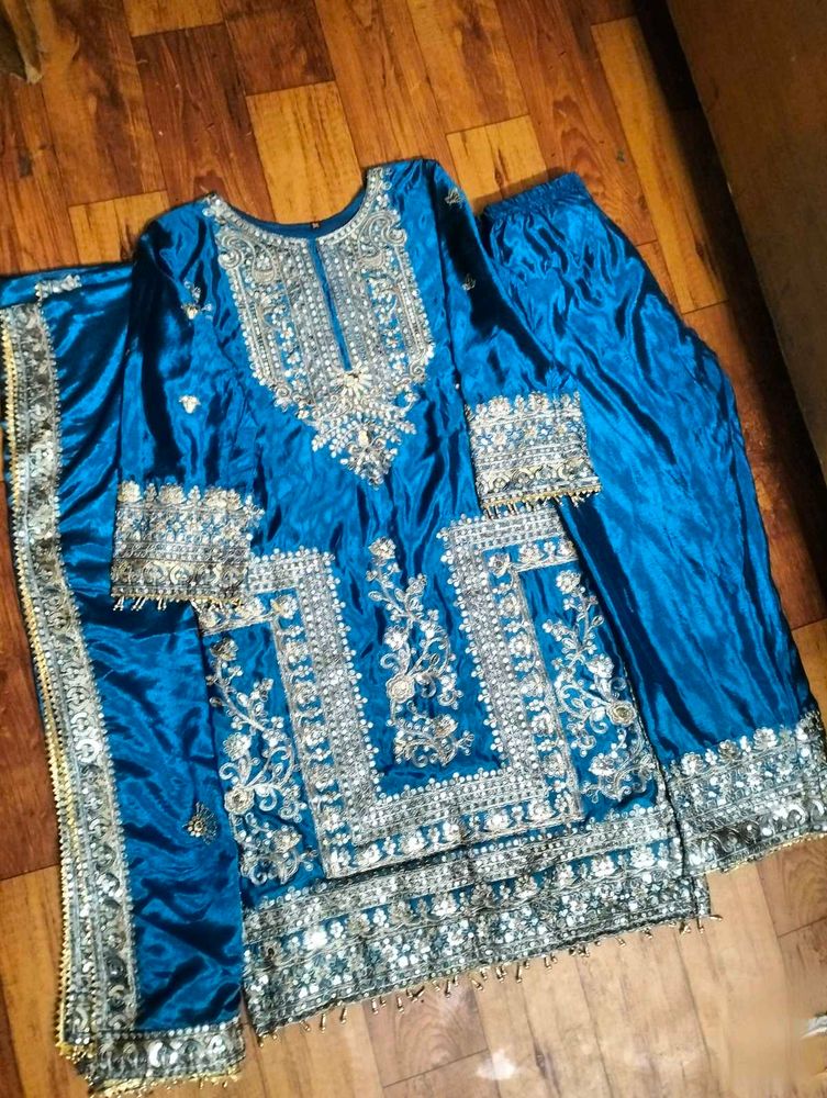 😍Stunning Teal Embroidered Kurta Set