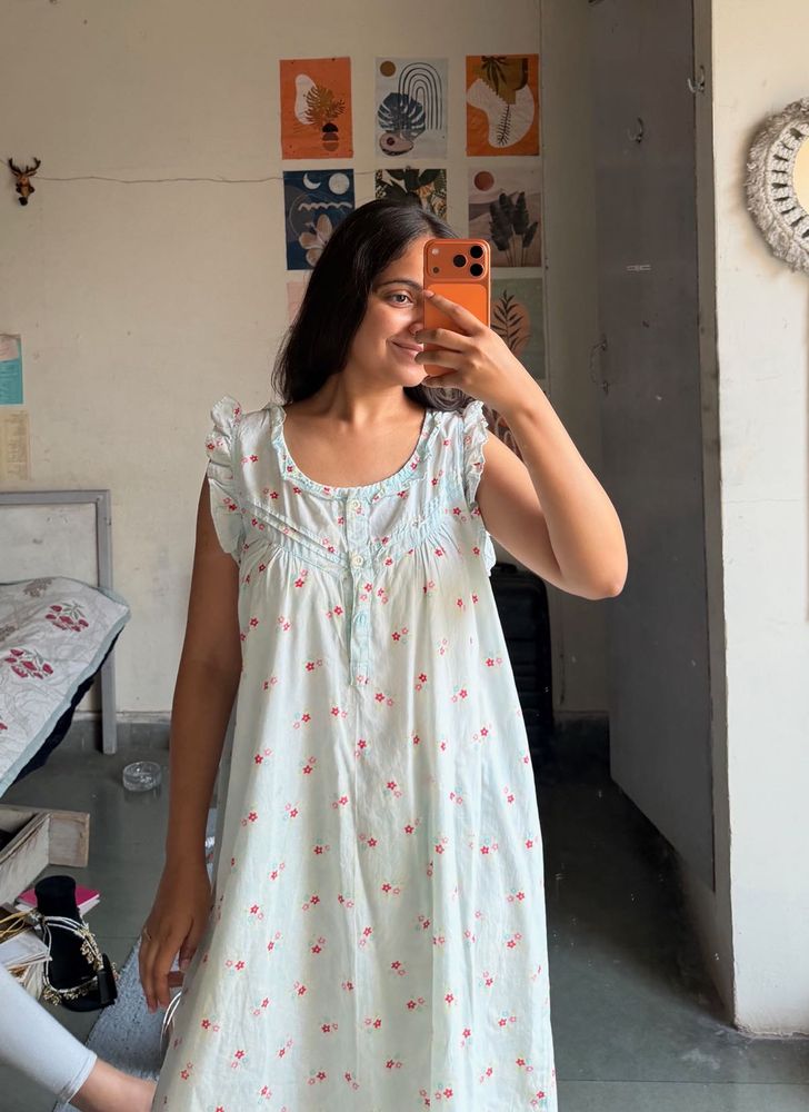 Comfortable Floral Print Nightdress