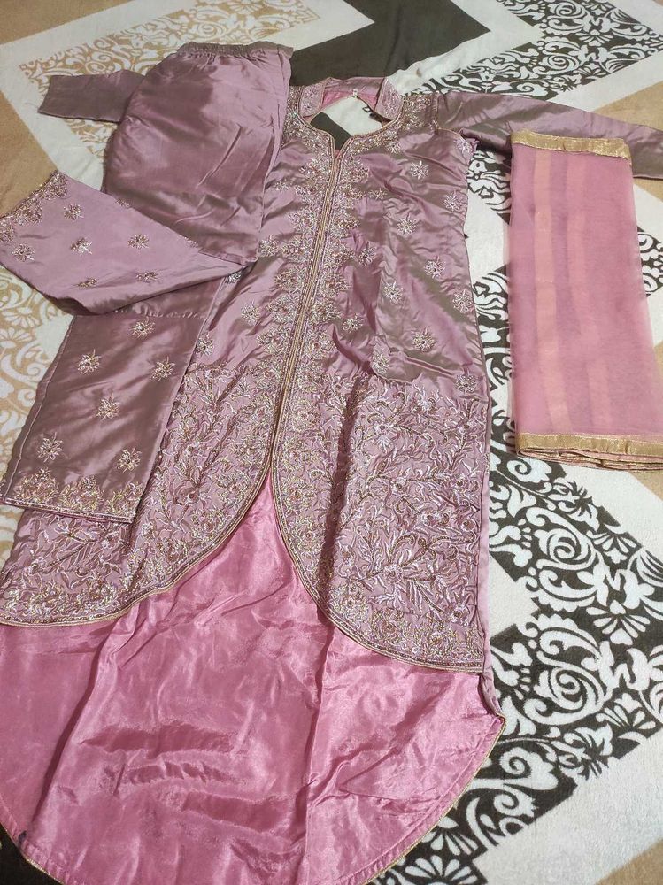 Elegant Mauve Embroidered Kurta Set