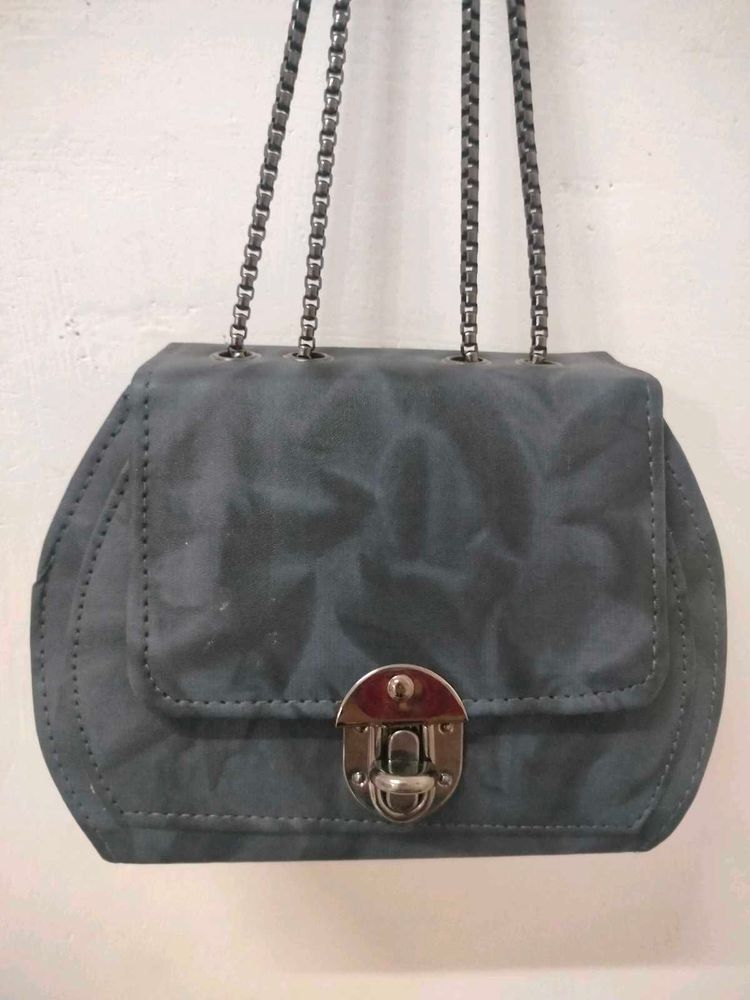 Chic Grey Chain Shoulder Bag