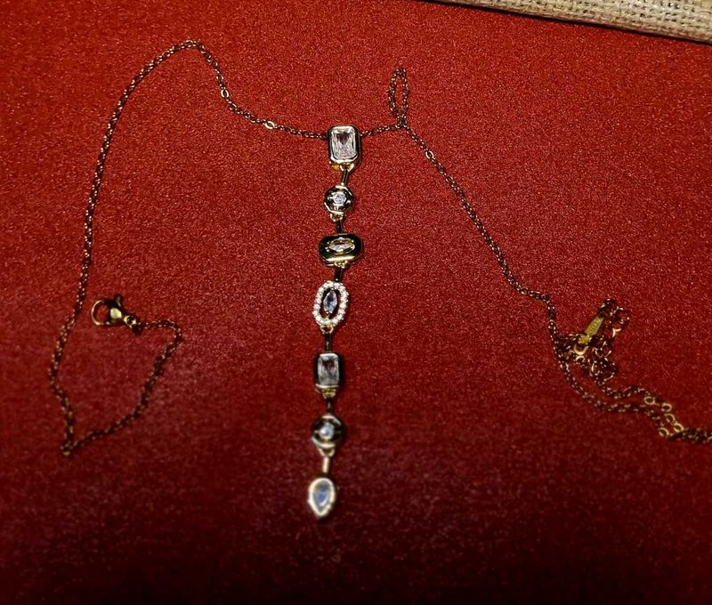 Anti tarnish Elegant Gemstone Pendant Necklace