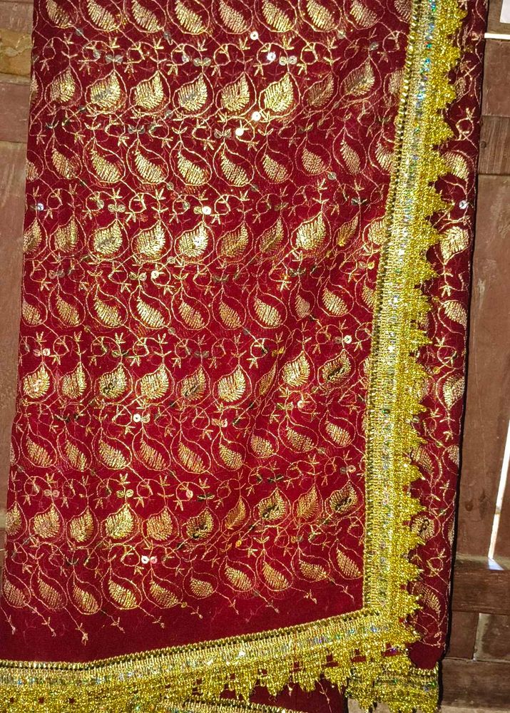 Exquisite Red &amp; Gold Embroidered dupatta