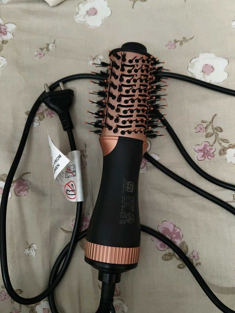 VEGA Volumizing Hair Dryer Brush