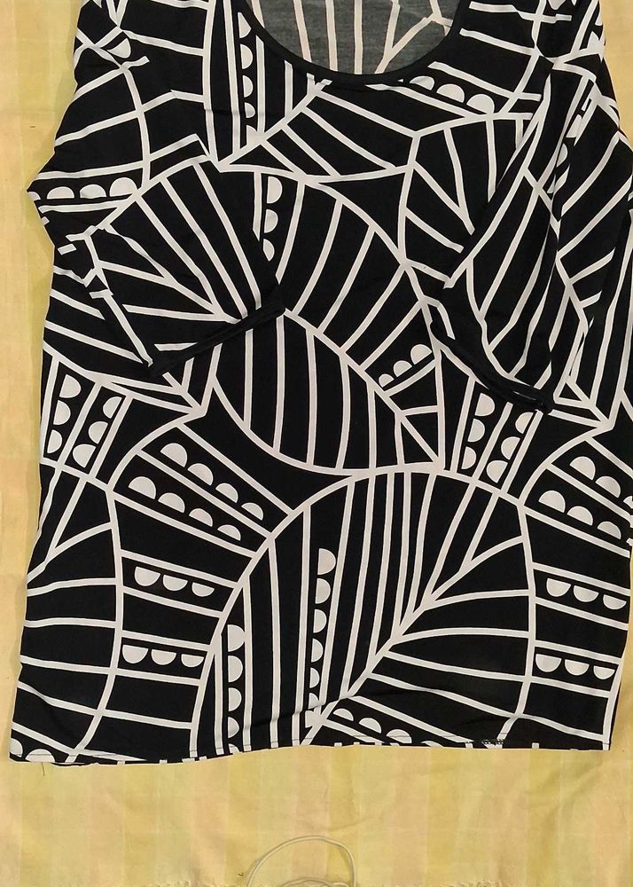 Abstract Print Black &amp; White Top