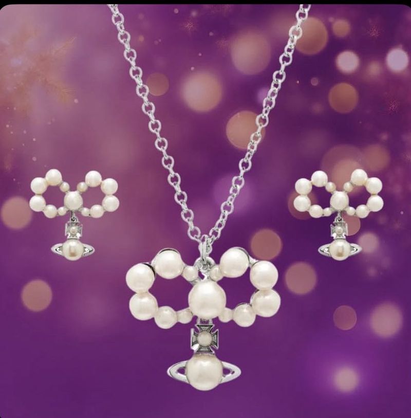 VIVIENNE WESTWOOD NECKLACE