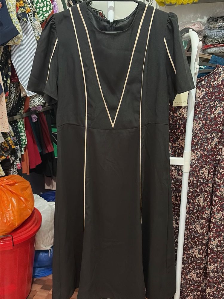 Elegant Black Midi Dress