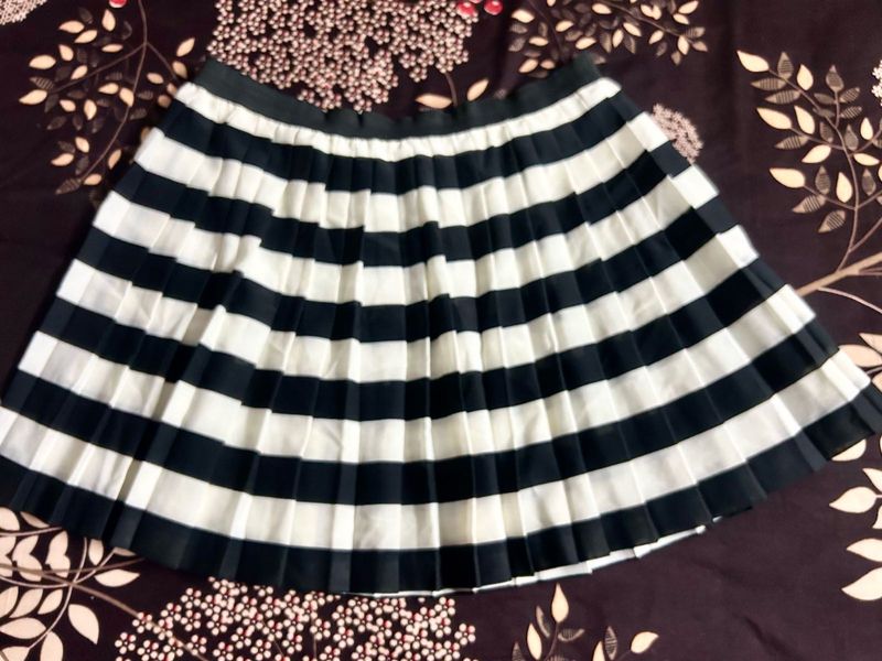 Pleated Striped Mini Skirt